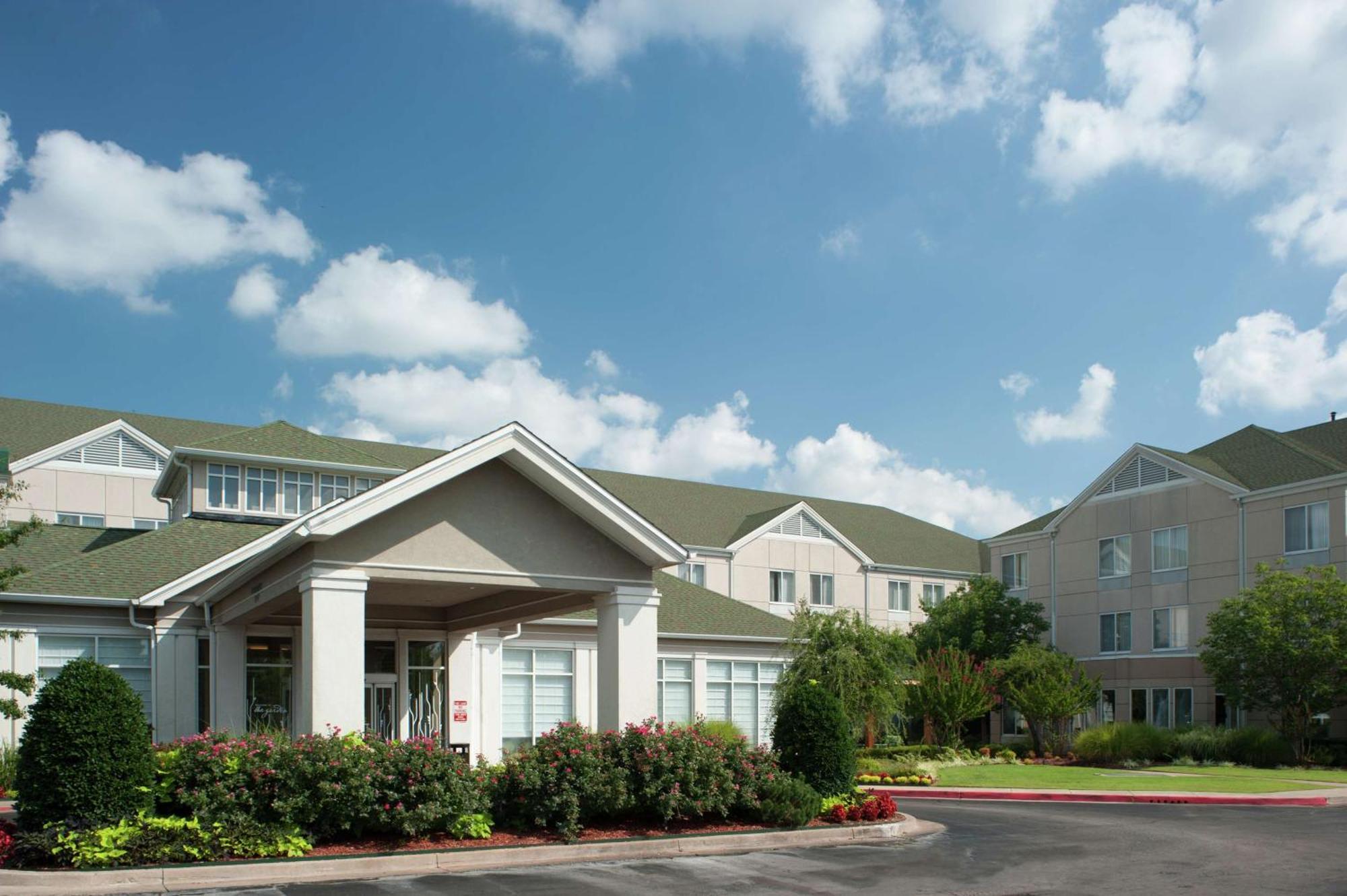 Hilton Garden Inn Tulsa Airport Exterior photo